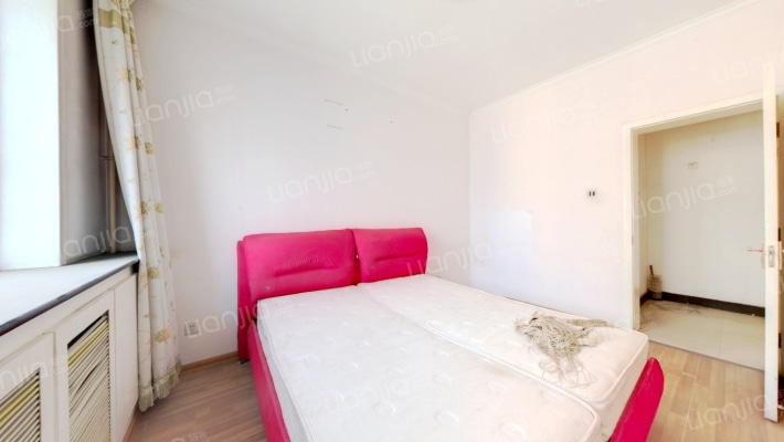 精装修，南北通透格局，中间楼层 停车位充足 交通便利-卧室B