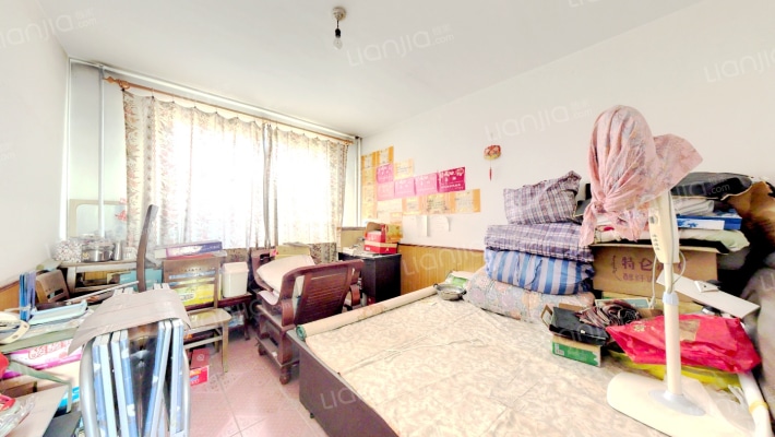 房本满五，南北通透三居室，得房率高，还有一个小房-卧室A