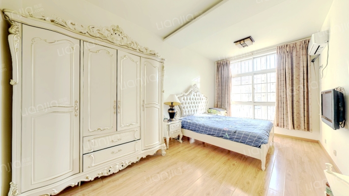 钻石广场旁占地两亩独栋别墅出售-卧室B