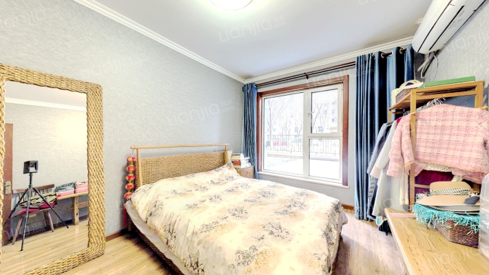 精装六居，下跃户型方正。带下沉花园。-卧室D