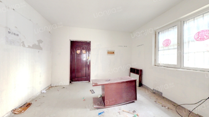 总价低，购房成本低，适合刚需客户-客厅