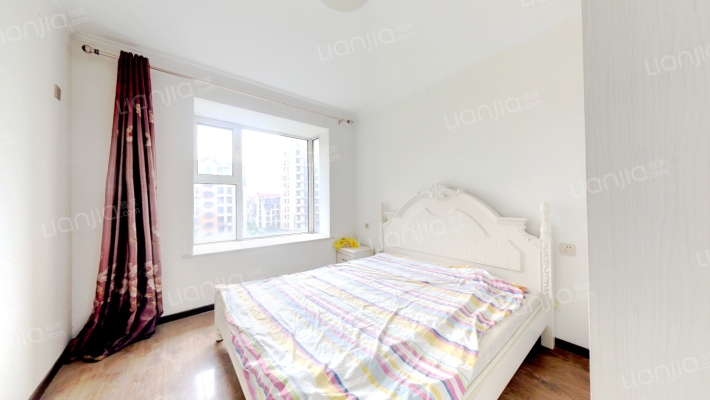 花园小区封闭管理，房子户型方正采光充足-卧室B