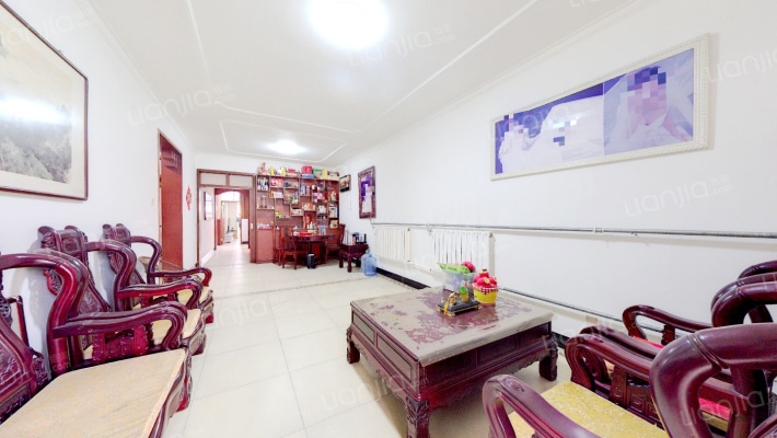 此房南北通透格局，带装修，交通便利，出门就有公交-客厅