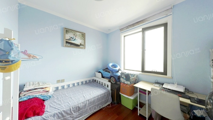 精装修 南北通透三居，户型方正。高楼层，采光好-卧室A