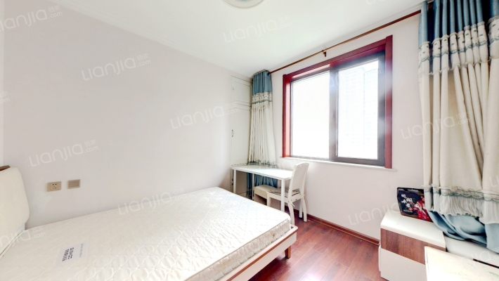 精装修 南北3居F户型 中层 东院 满二 带地下室-卧室C