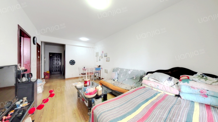 高铁站旁，经典两居，户型方正采光好。-客厅