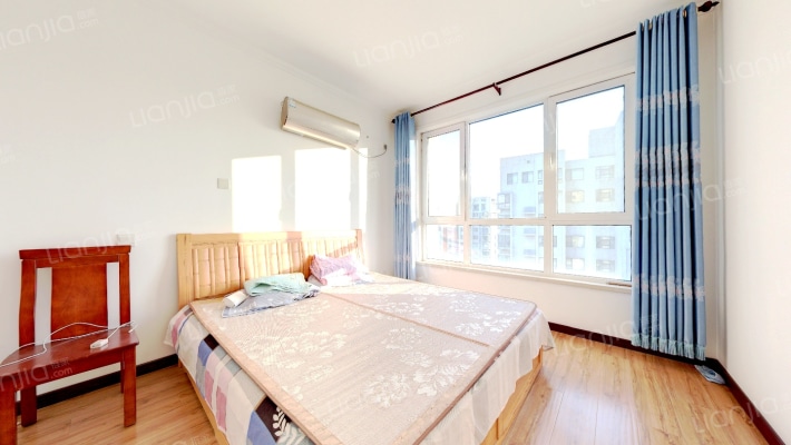 金竹花园，空中花园，物业管理服务好，精装，繁华地段-卧室A