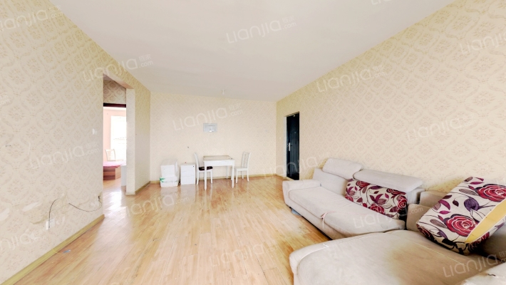 南北通透大两居室高层采光好急售-客厅