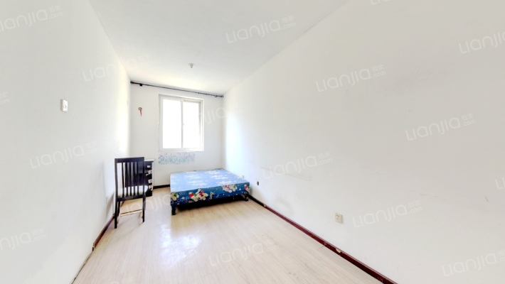 名流枫景洋房中间楼层 地上停车方便 新板楼-卧室C