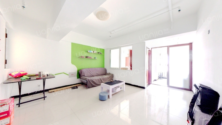 临 近宜家旺商场，槐林菜市场，交通便利购物方便-客厅