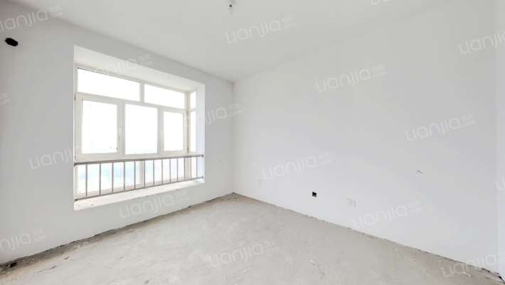 毛坯三居任意装，房本满二，全天采光-卧室C