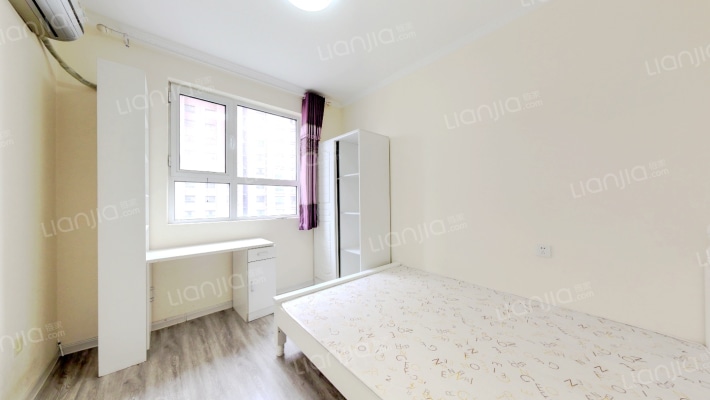 南北通透三居，自住精装修.业主诚意出售-卧室B