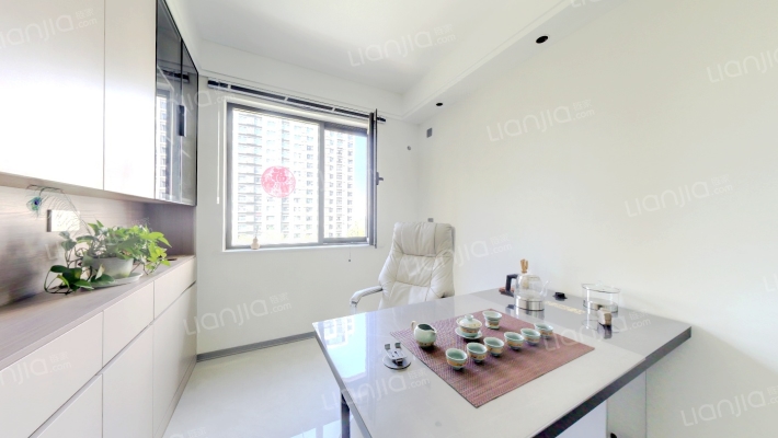 本房是经典的四叶草户型，南北三通透，双明卫，好楼层-卧室D