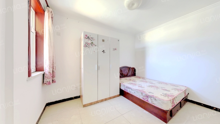 凯旋门带装修两居室，房本满五年。-卧室A