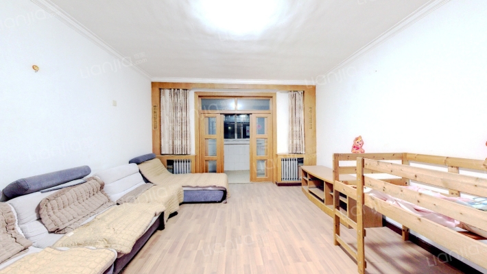 平安大街的板楼南北通透三居室85万-客厅