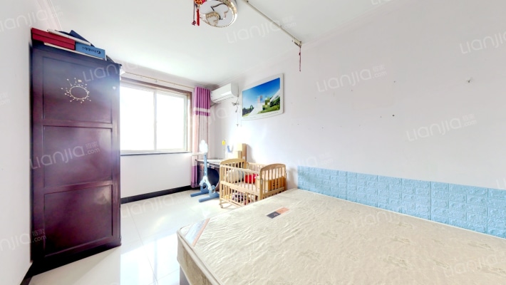 南北通透大三居，客厅朝南，户型方正，房本满五-卧室B