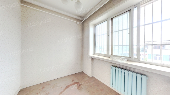 房子属于南北通透两居，高楼层集中供暖-卧室A