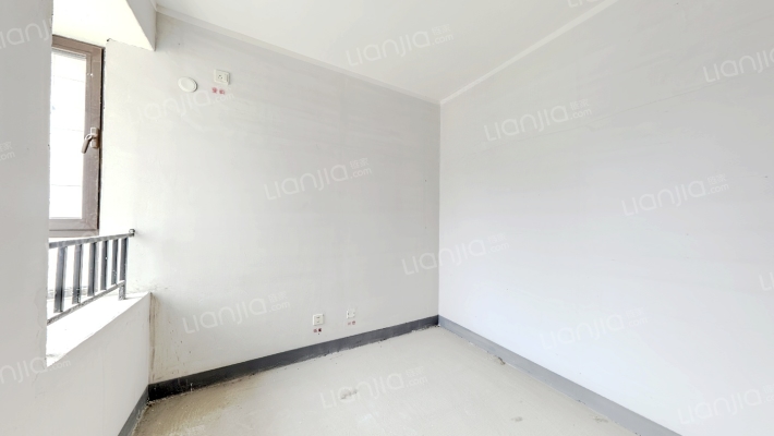 天伦湾嘉园南向小两居，70年大产权两梯四户-卧室A