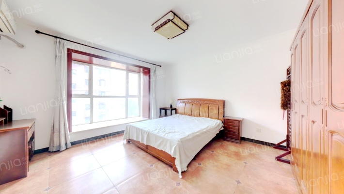 青花府电梯洋房 精装修四居双卫中上楼层-卧室C