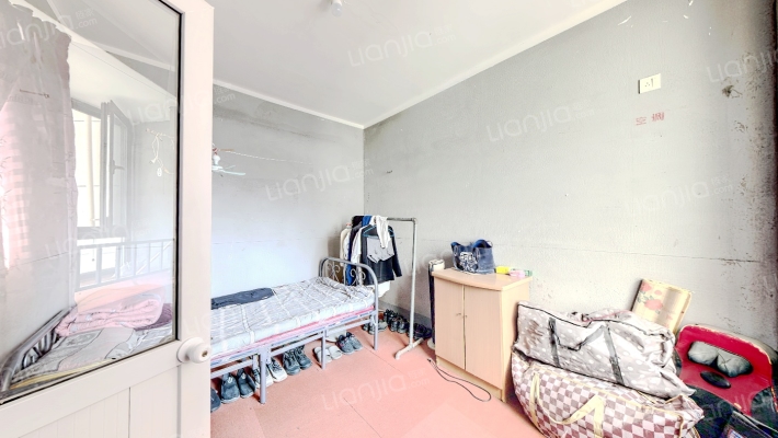 天伦湾中高楼层采光好  花园社区 集中供暖 物业好-卧室A