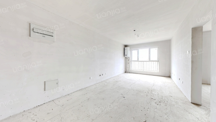 此房是毛坯房，业主诚心出售，可以看房子，价格还可谈-客厅