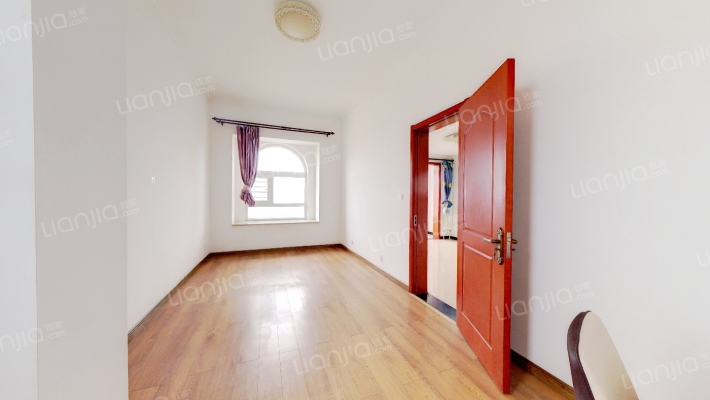 高楼层，视野开阔，带阁楼，有装修-卧室C