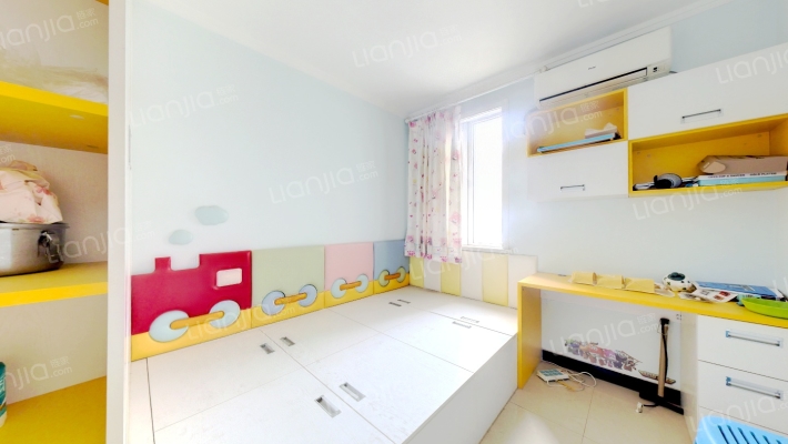 精装南北通透三室双卫，视野宽阔，中间层全天采光-卧室B