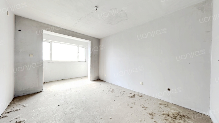 南北三居 高楼层 位置好 满五年 毛坯房 全天采光-卧室C