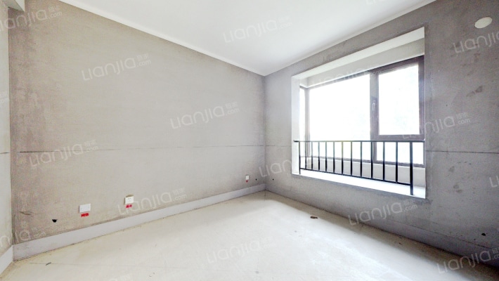 华阳路旁 天伦湾集中供暖社区 通透三居急售-卧室C