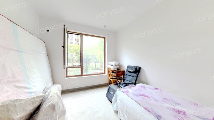 鸿坤新干线 一层带院子 诚意出售 带车位 房本满二-卧室B