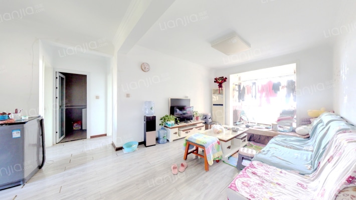 此房格局户型方正，中间楼层，满二税费少，南北通透-客厅