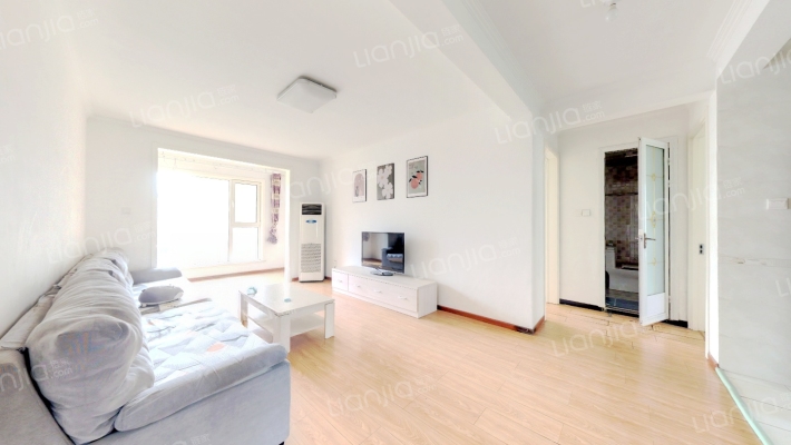 南北通透三居 带装修 全天采光 房本满二-客厅