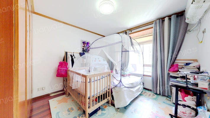 居家装修 满五年 小3房 诚心出售 小区中间-卧室B