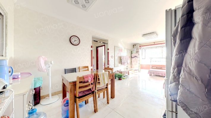 冠云路 空中花园社区 精装南北通透大两居，有本急售-客厅