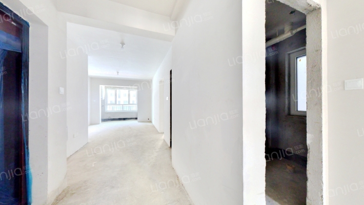 低于同户型成交价 双语旁边 电梯洋房 集中供暖社区-客厅