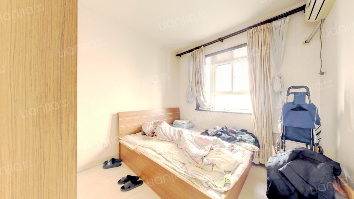 此房南北通透格局，带装修，采光视野很好，-卧室A