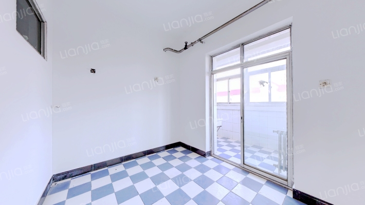 宜佳旺广场北 中医院南 集中供暖的三居 客厅朝南-餐厅