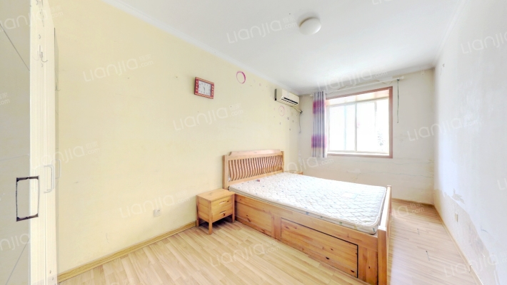 此房满二，南北通透两居室，房本在手随时过户-卧室B