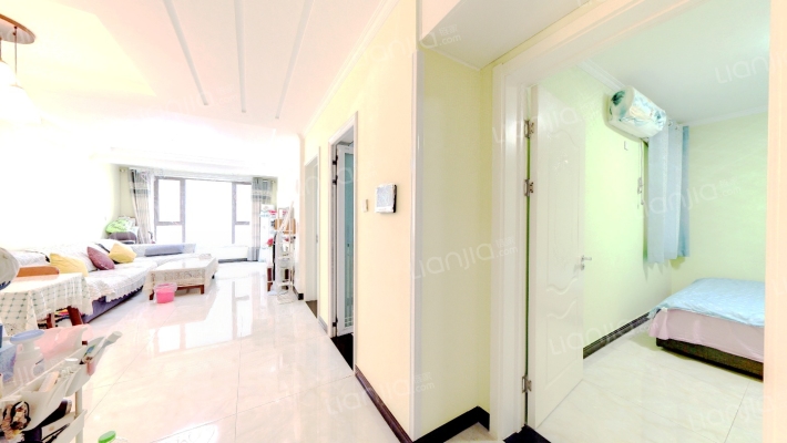 高品质好环境，南向三居精装修，采光充足-客厅