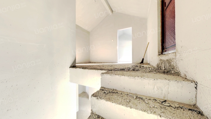 幸福嘉园叠拼别墅  有电梯，带阁楼露台、车位、地下室-客厅B