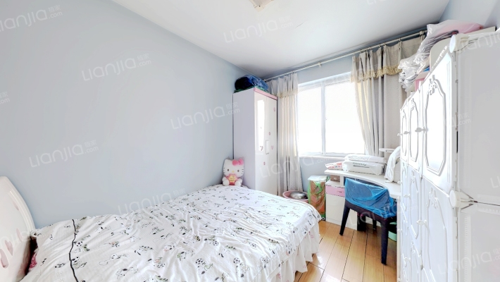 此房满五唯一,南北通透,户型方正,自住装修,板楼-卧室B