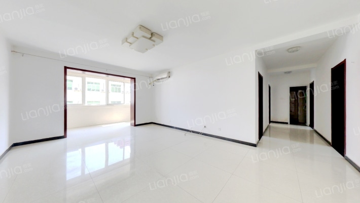 房本满五 户型方正 停车方便 集中供暖-客厅