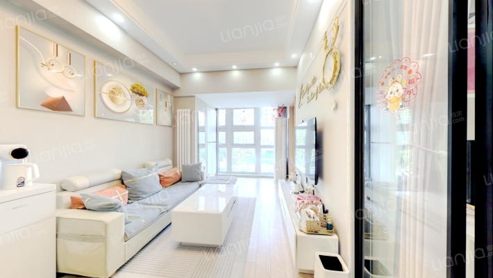 区内有自然园林楼间距开阔视野优越的户型采光好-客厅