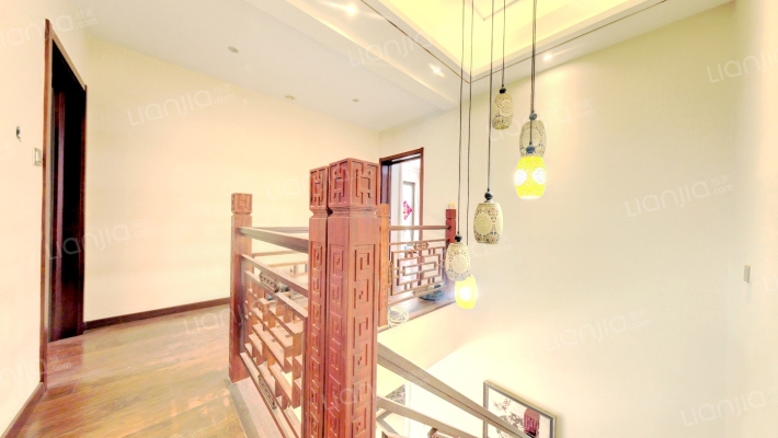 鸿坤理想湾下叠别墅，精装修，满五不唯一，诚意出售-餐厅