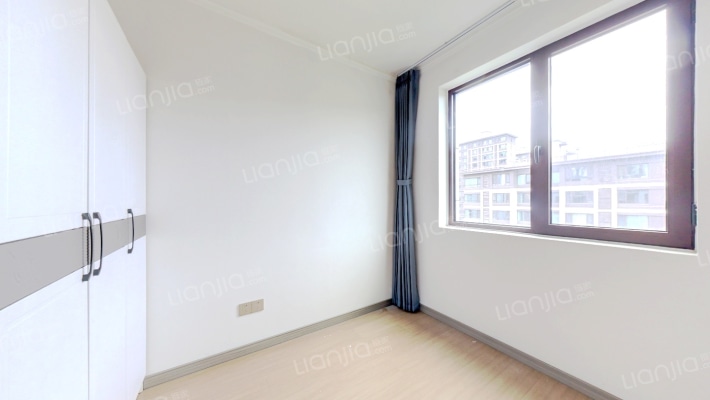 开发商带的装修，南北通透三阳开泰户型 。-卧室A