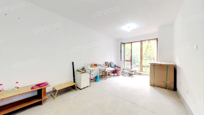 鸿坤新干线 一层带院子 诚意出售 带车位 房本满二-客厅