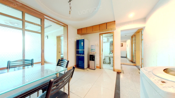 范阳中路名流公寓南北通透两居低楼层业主诚意出售-餐厅