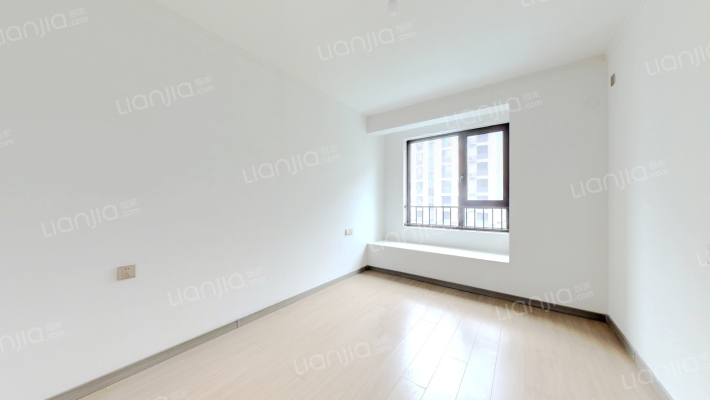 房主急售，南北通两居，开发商木地板装修-卧室A