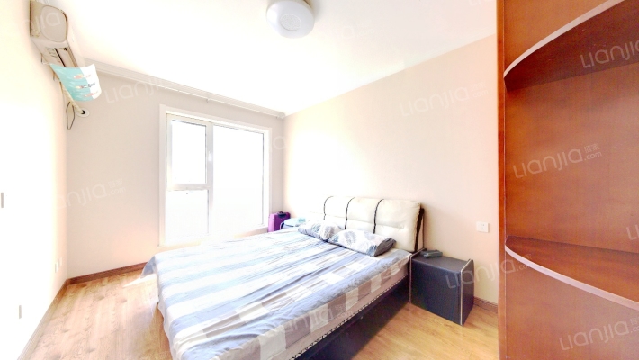 精装修 满二 中层 拎包入住 南向大2居 装修时间长-卧室B