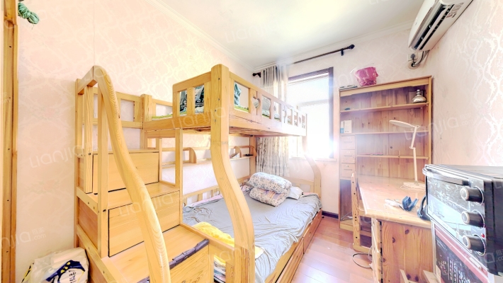 房子南北通透两居，简单装修，顶层。-卧室A